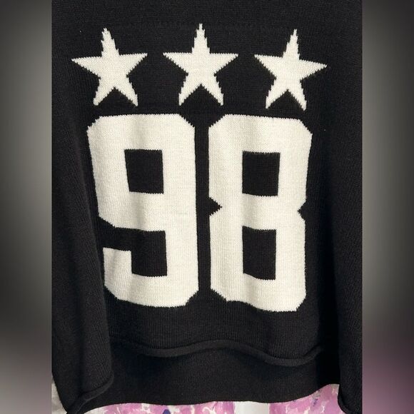 No Boundaries Women's Graphic Pullover Sweatshirt - Size Large 12-14 - NWT - Picture 3 of 4